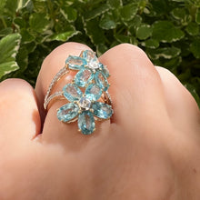 Carica l&#39;immagine nel visualizzatore di Gallery, Anello con doppia margherita di topazi e diamanti
