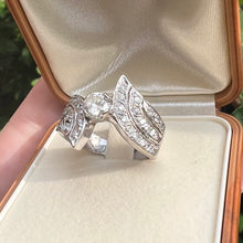 Carica l&#39;immagine nel visualizzatore di Gallery, Anello contrariè anni ‘50 con diamante 0.60
