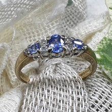 Carica l&#39;immagine nel visualizzatore di Gallery, Anello a veretta con zaffiri e diamanti
