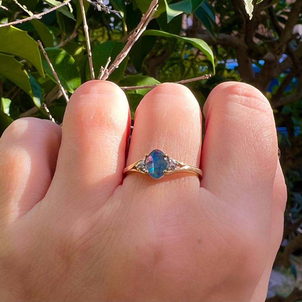 Anello con opale e diamanti