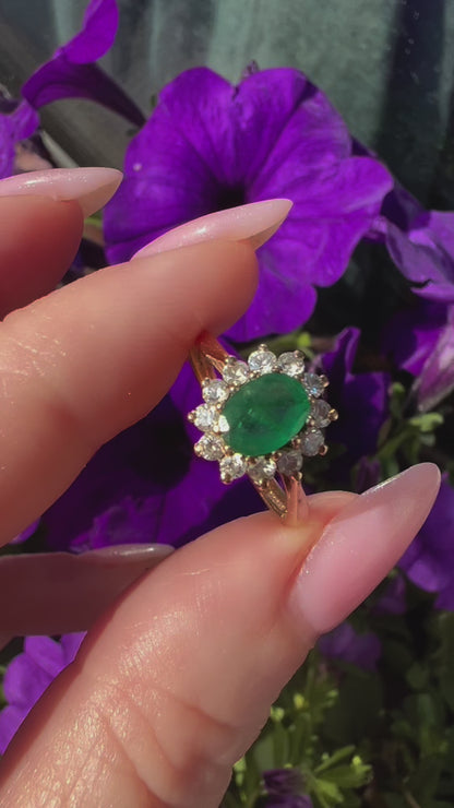 Anello vintage a margherita in oro con smeraldo – Birmingham, 1984