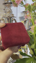 Carica e avvia il video nel visualizzatore di galleria, Anello e orecchini in parure anni ‘40 con perle, rubini e diamanti
