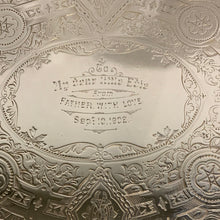 Carica l&#39;immagine nel visualizzatore di Gallery, Piccolo vassoio inglese da due tazze realizzato in sheffield plate nel 1902 come da dedica
