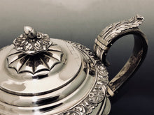 Carica l&#39;immagine nel visualizzatore di Gallery, Set da tè inglese composto da tre pezzi in argento sterling 925/1000 Giorgio III Londra 1831
