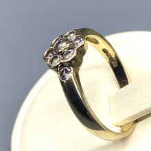 Carica l&#39;immagine nel visualizzatore di Gallery, Anello vintage in oro a fiorellino di diamanti

