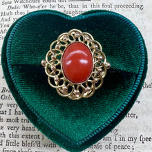 Carica l&#39;immagine nel visualizzatore di Gallery, Anello con corallo e montatura a giorno
