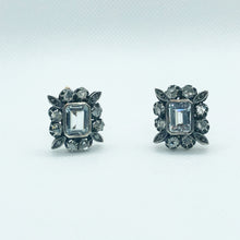 Carica l&#39;immagine nel visualizzatore di Gallery, Coppia di orecchini in oro bianco 18 carati, acquamarina e diamanti primi del 900
