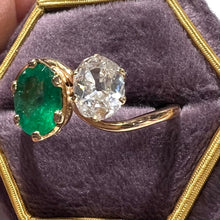 Carica l&#39;immagine nel visualizzatore di Gallery, Anello in oro 18k toi et moi smeraldo e diamante
