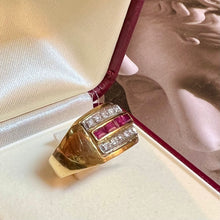 Carica l&#39;immagine nel visualizzatore di Gallery, Anello bombè in oro giallo 18 carati, rubini e diamanti

