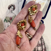 Carica l&#39;immagine nel visualizzatore di Gallery, Orecchini borbonici in oro e corallo a due corpi separabili
