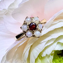 Carica l&#39;immagine nel visualizzatore di Gallery, Anello vintage con graziosissima margherita di granato e perle
