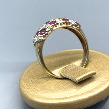 Carica l&#39;immagine nel visualizzatore di Gallery, Anello vintage bombè con rubini e diamanti
