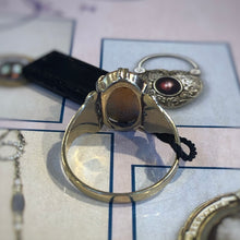 Carica l&#39;immagine nel visualizzatore di Gallery, Anello vintage  classico romantico in oro giallo con cammeo
