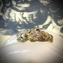 Carica l&#39;immagine nel visualizzatore di Gallery, Anello vintage con leopardo in oro e diamanti
