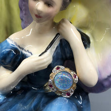 Carica l&#39;immagine nel visualizzatore di Gallery, Anello vintage in oro con tripletta di buona qualità di opale nella tonalità blu contornato da zaffiri bianchi e rubini
