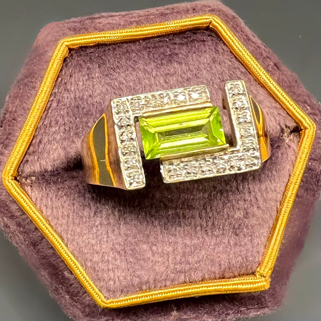 Anello vintage design peridoto e diamanti