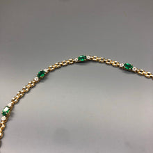 Carica l&#39;immagine nel visualizzatore di Gallery, Bracciale vintage in oro con smeraldi e diamanti
