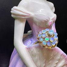 Carica l&#39;immagine nel visualizzatore di Gallery, Anello vintage da cocktail con sontuosa cupola di opali
