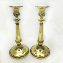 Carica l&#39;immagine nel visualizzatore di Gallery, Antica coppia di candelieri in argento dorato Milano argentiere Panizza Tommaso 1835-1868
