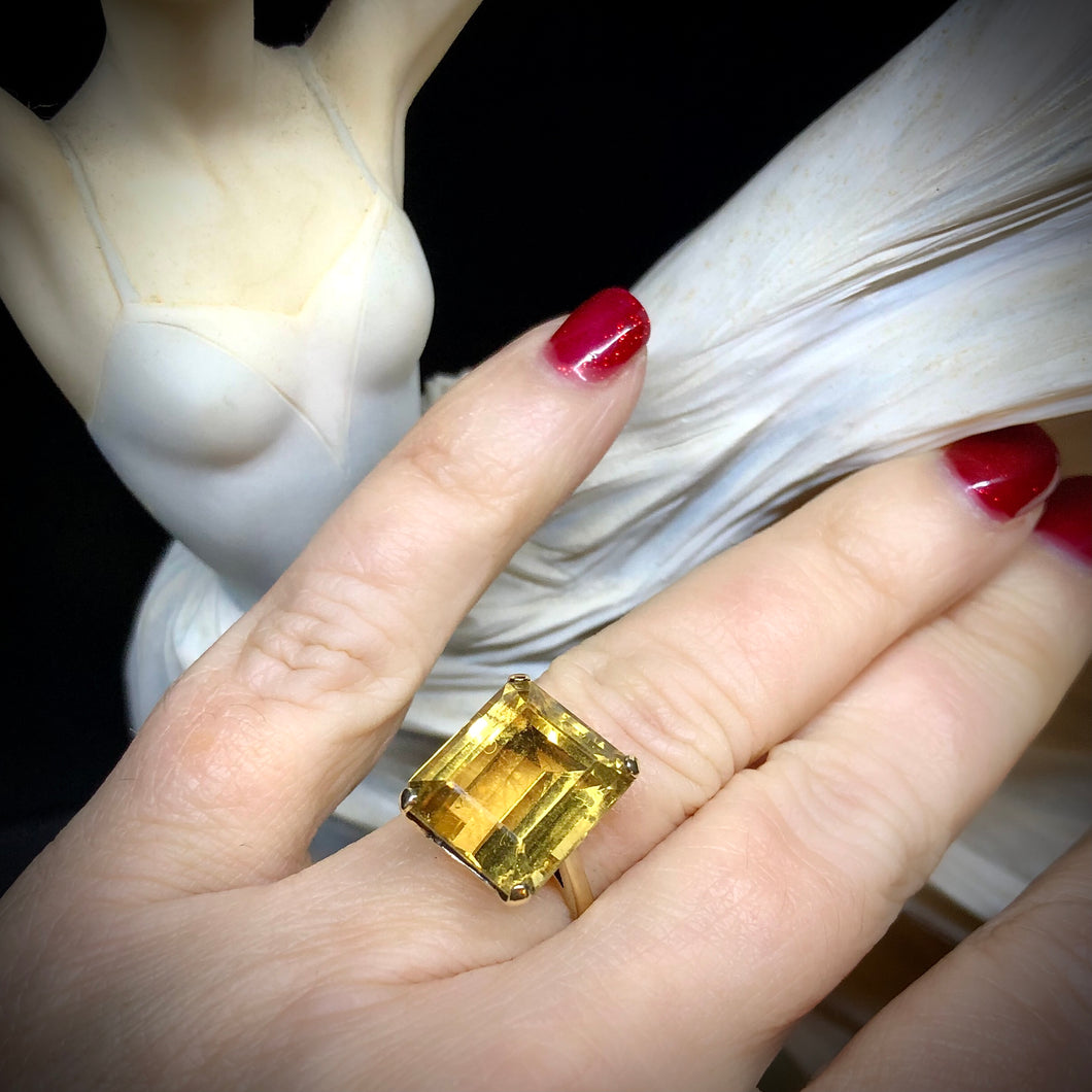 L’elegante cocktail ring con citrino anni ‘70