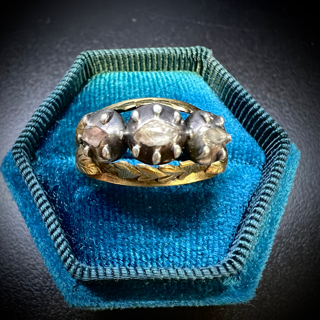Anello antico del  ‘700 con tre diamanti