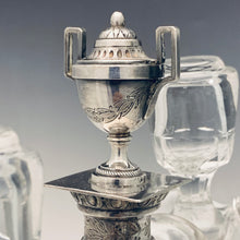 Carica l&#39;immagine nel visualizzatore di Gallery, Spettacolare oliera neoclassica realizzata in argento dal famoso argentiere Pierre Germain detto “Il Romano”. Parigi 1783
