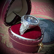 Carica l&#39;immagine nel visualizzatore di Gallery, Anello poison ring - locket ring in argento
