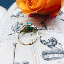 Carica l&#39;immagine nel visualizzatore di Gallery, Particolare anello vintage in oro con turchese, tanzaniti e diamanti ai lati
