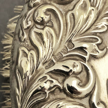 Carica l&#39;immagine nel visualizzatore di Gallery, Spazzola in argento sbalzato William Neale, Chester 1905
