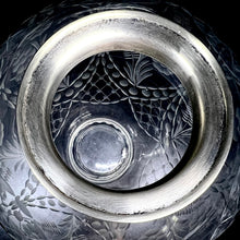 Carica l&#39;immagine nel visualizzatore di Gallery, Grande vaso primi ‘900 in cristallo finemente molato a mano
