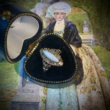 Carica l&#39;immagine nel visualizzatore di Gallery, Anello vintage in oro, opale e paste vitree
