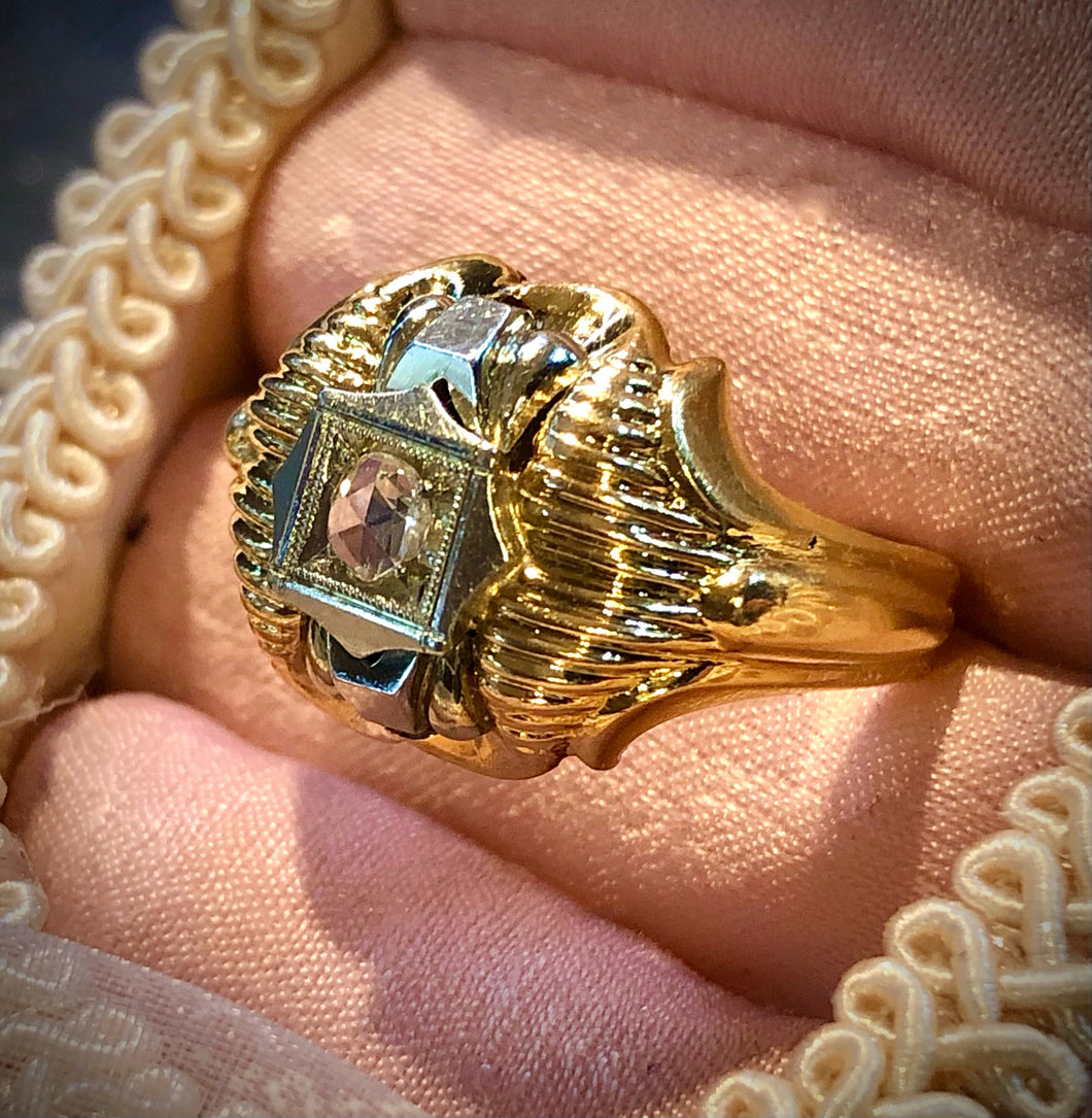 Anello in oro Art Decò con diamante rosetta