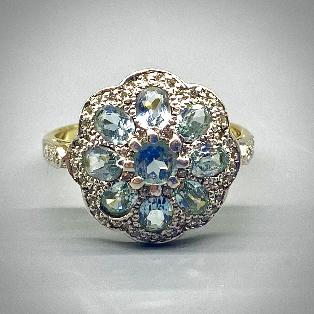 Dolce e armonioso anello vintage in oro acquamarina e diamanti