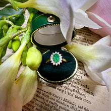 Carica l&#39;immagine nel visualizzatore di Gallery, Anello vintage con smeraldo e brillanti
