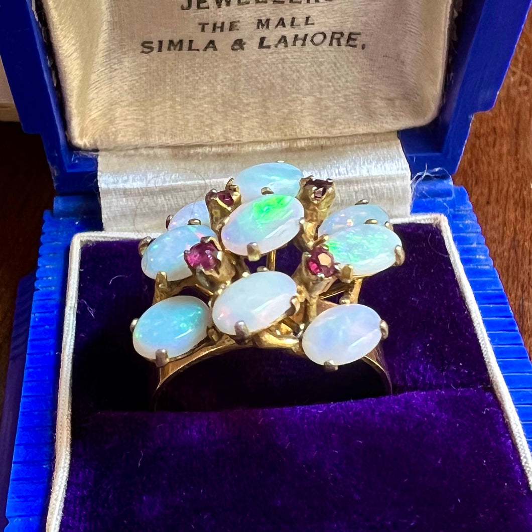 Anello vintage con opali e rubini