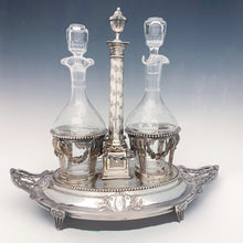 Carica l&#39;immagine nel visualizzatore di Gallery, Spettacolare oliera neoclassica realizzata in argento dal famoso argentiere Pierre Germain detto “Il Romano”. Parigi 1783
