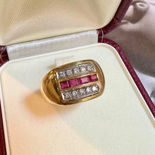 Carica l&#39;immagine nel visualizzatore di Gallery, Anello bombè in oro giallo 18 carati, rubini e diamanti
