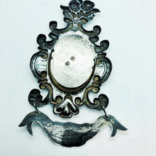 Carica l&#39;immagine nel visualizzatore di Gallery, Raro reliquario in argento, realizzato in lastra sbalzata e traforata a cesello. Venezia 1700
