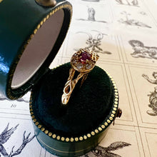 Carica l&#39;immagine nel visualizzatore di Gallery, Anello vintage ferro di cavallo in oro con rubino e diamanti
