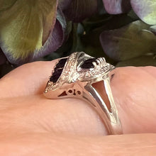 Carica l&#39;immagine nel visualizzatore di Gallery, Anello oro bianco, zaffiri e diamanti
