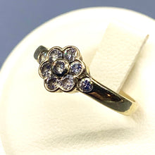 Carica l&#39;immagine nel visualizzatore di Gallery, Anello vintage in oro a fiorellino di diamanti
