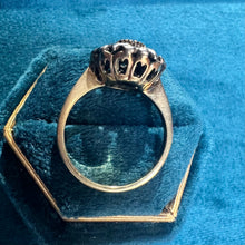 Carica l&#39;immagine nel visualizzatore di Gallery, Anello in oro 18 carati con rubino e diamanti
