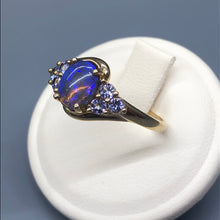 Carica l&#39;immagine nel visualizzatore di Gallery, Bellissimo anello vintage inglese in oro con opale naturale blu e tanzanite
