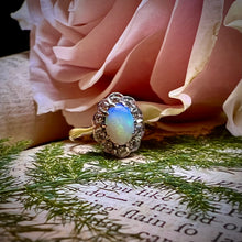 Carica l&#39;immagine nel visualizzatore di Gallery, Anello vintage a margherita con opale e diamanti

