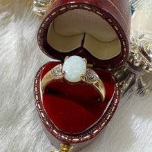 Carica l&#39;immagine nel visualizzatore di Gallery, Anello vintage in oro con opale e diamanti
