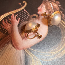 Carica l&#39;immagine nel visualizzatore di Gallery, Orecchini con perle Mabe in oro anni ‘40/‘50
