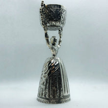 Carica l&#39;immagine nel visualizzatore di Gallery, Coppa nuziale o Wedding Cup, ovvero coppa dell’amore in argento. Realizzata in Germania per Inghilterra del 1936
