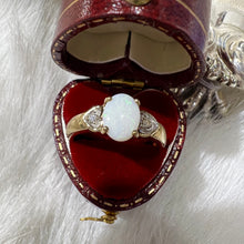 Carica l&#39;immagine nel visualizzatore di Gallery, Anello vintage in oro con opale e diamanti
