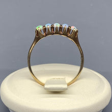 Carica l&#39;immagine nel visualizzatore di Gallery, Incantevole anello vittoriano in oro e meravigliosi opali australiani
