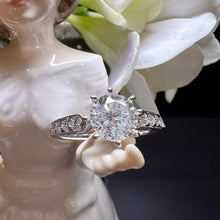 Carica l&#39;immagine nel visualizzatore di Gallery, Anello solitario vintage oro bianco 18 k diamante 1.45 con brillanti laterali
